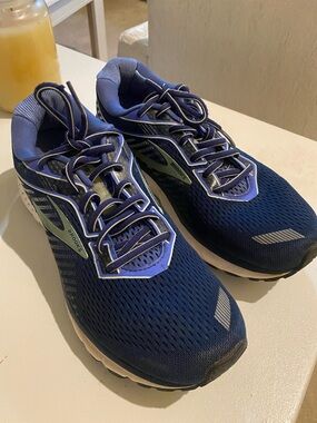 Brooks Sneakers
